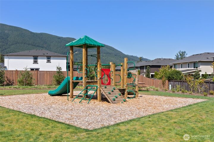 Property Photo: 742 SE 11th Place 6 WA 98045