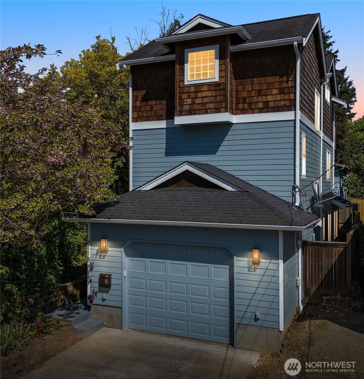 Property Photo:  4118  20th Avenue SW  WA 98106 
