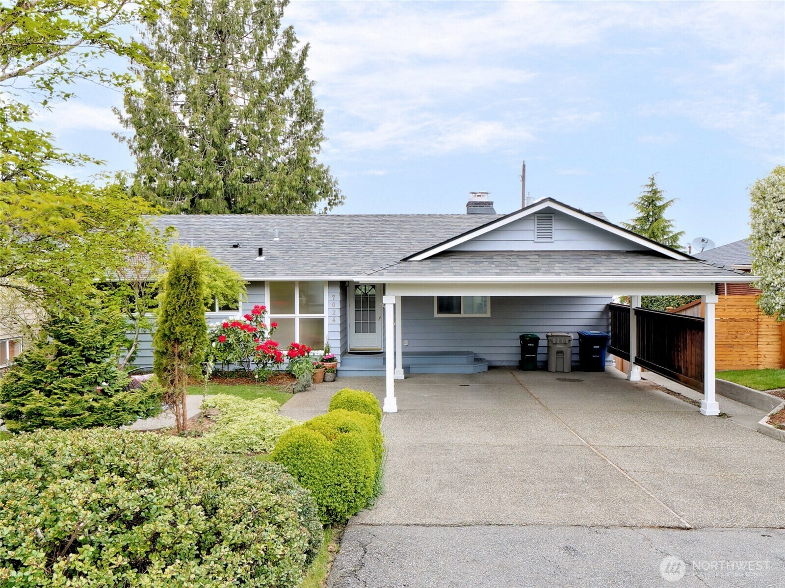 Property Photo: 7024 S Lakeridge Drive WA 98178
