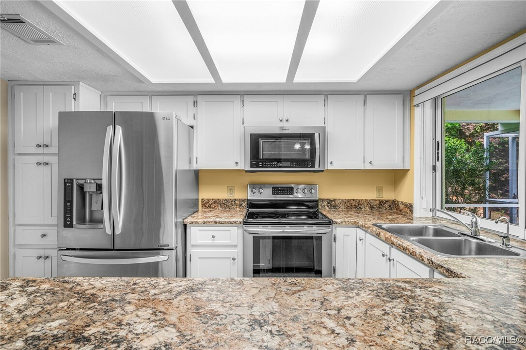 Property Photo:  1185 E Getty Lane  FL 34442 