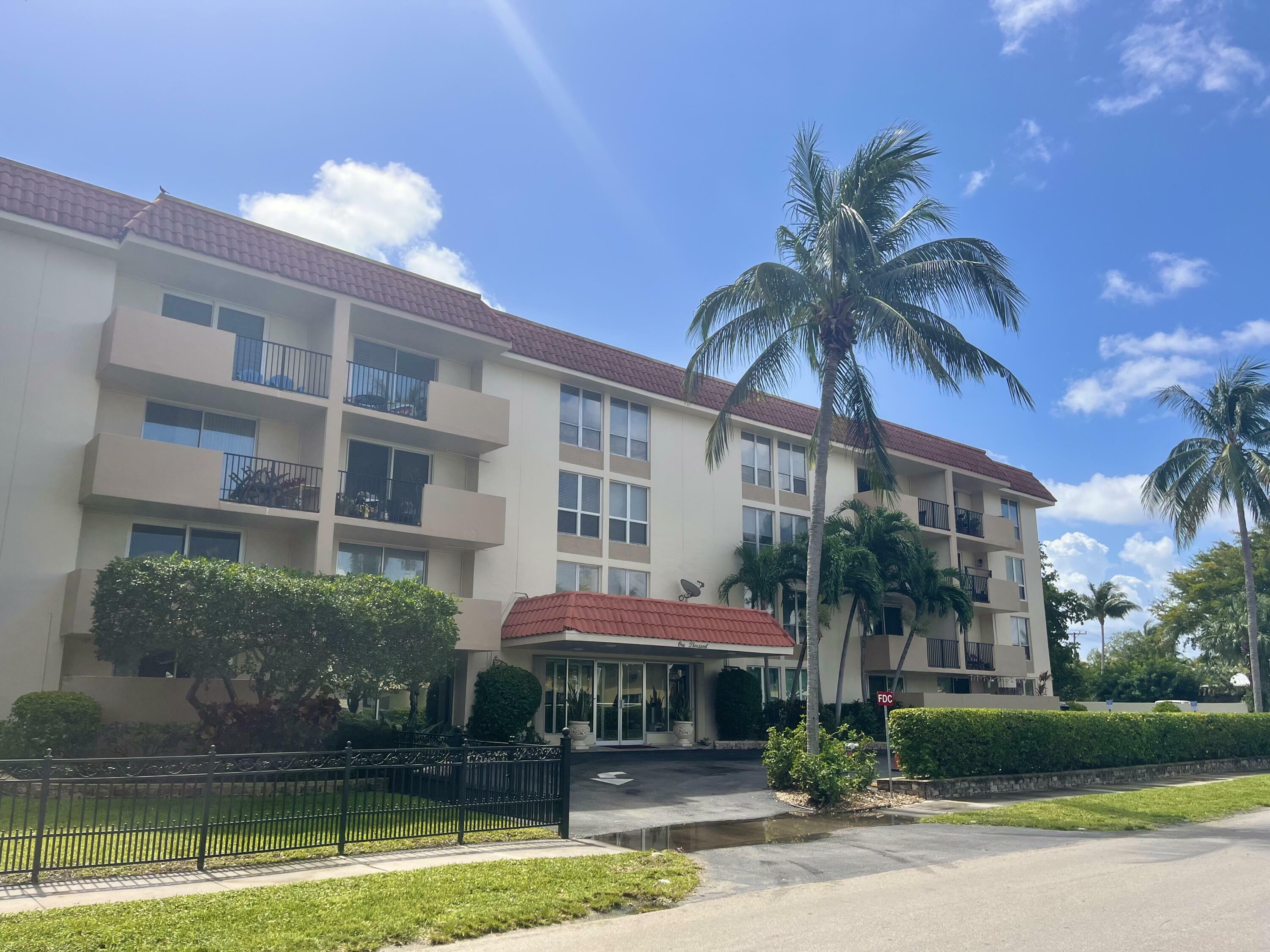 Property Photo: 1000 Spanish River Road 1F FL 33432