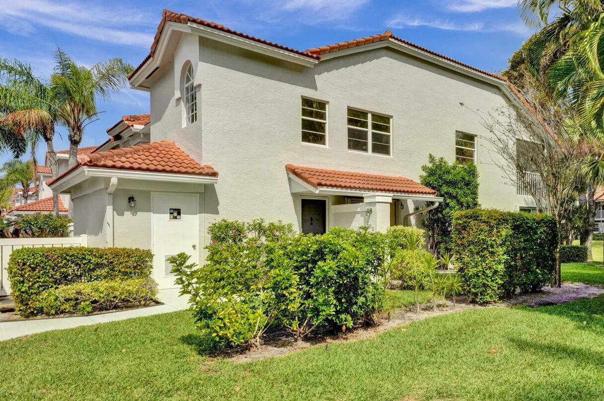 Property Photo: 7669 Springwater Place 202 FL 33437