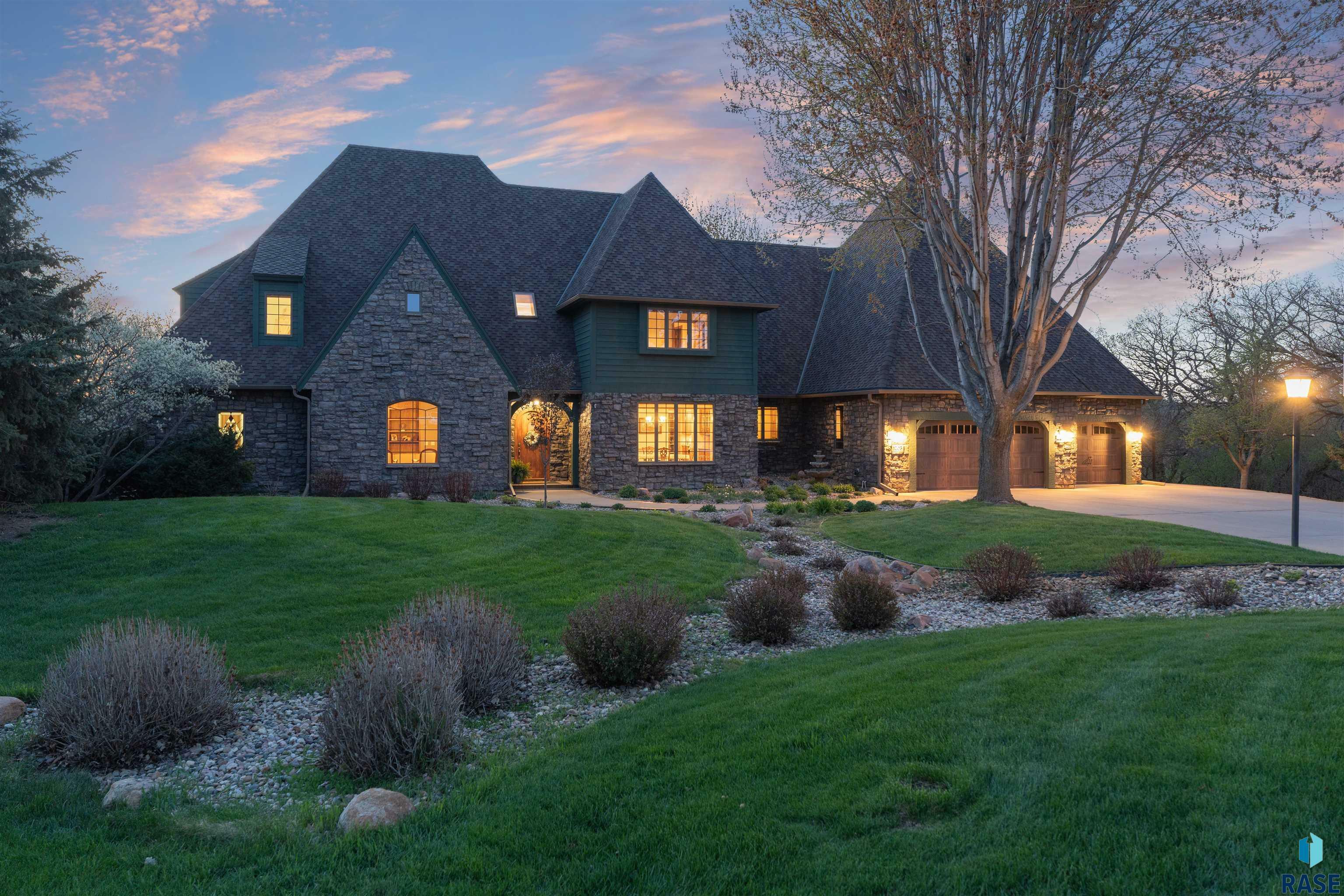 1705 N Deer Hollow Cir  Sioux Falls SD 57110 photo