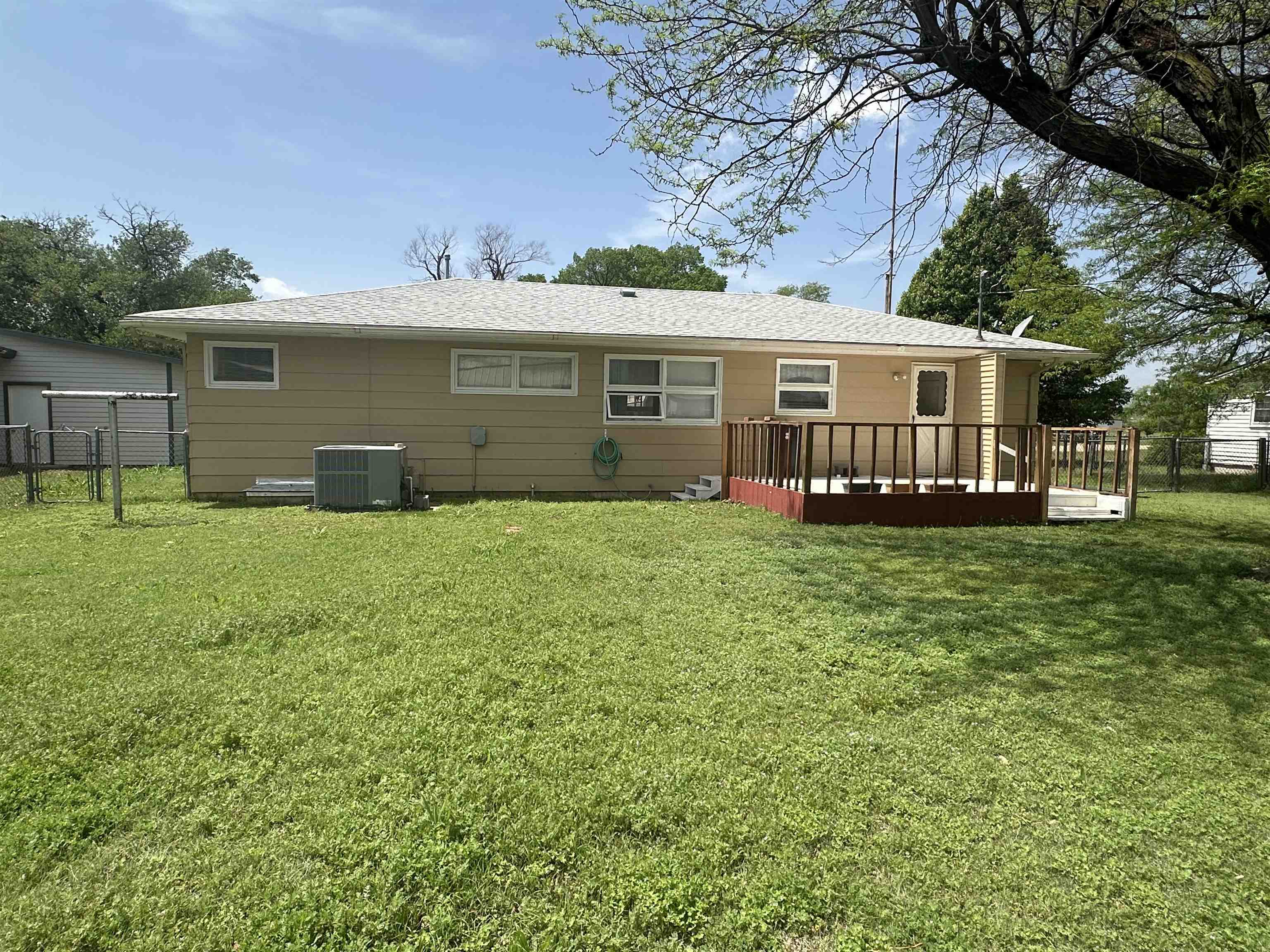 Property Photo: 516 N Botkin St KS 67009
