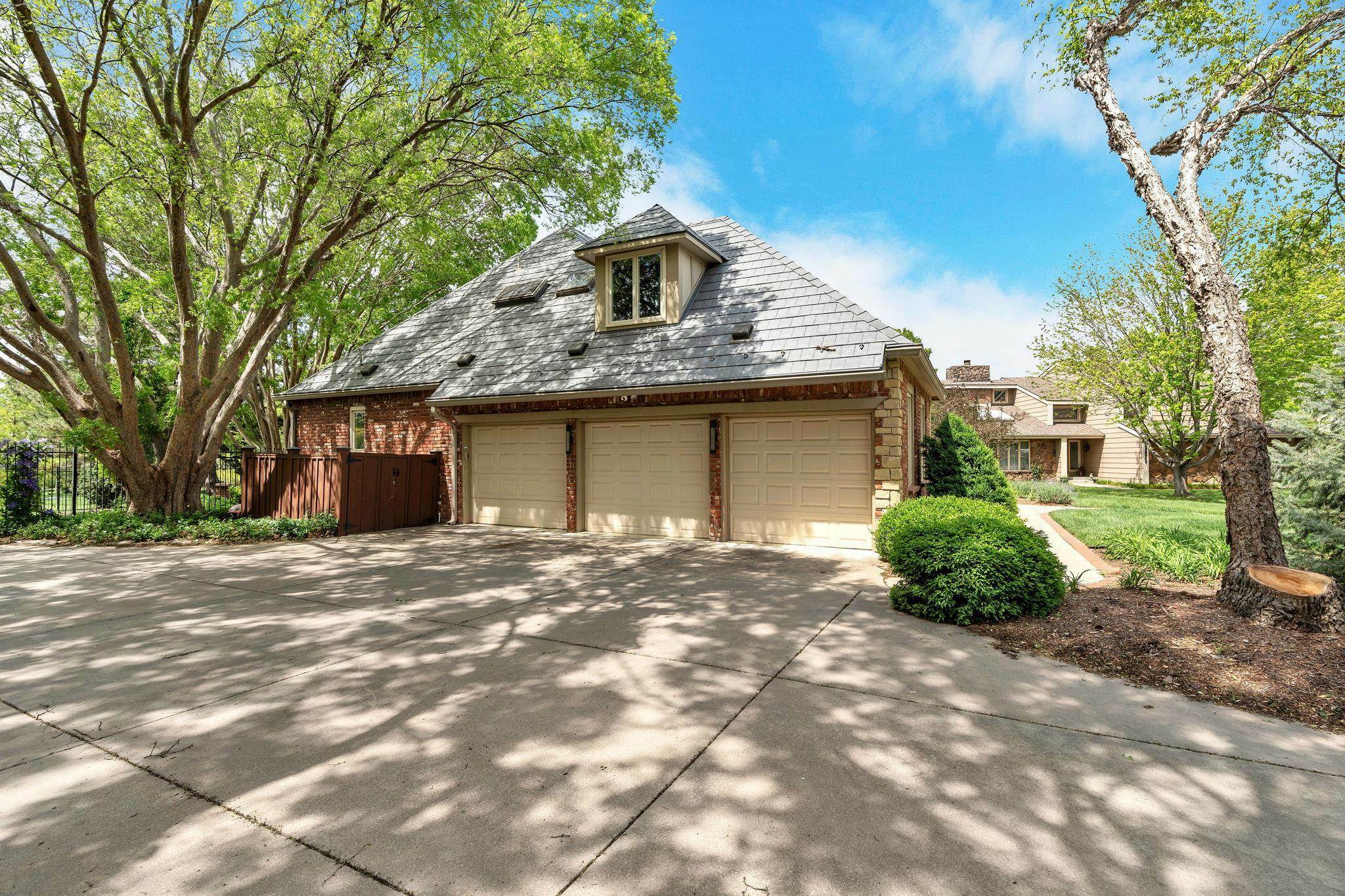 Property Photo: 2565 N Greenleaf Ct. KS 67226