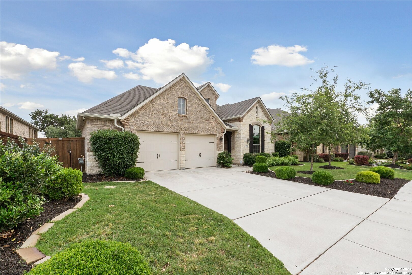 Property Photo: 3919 Monteverde Way TX 78261