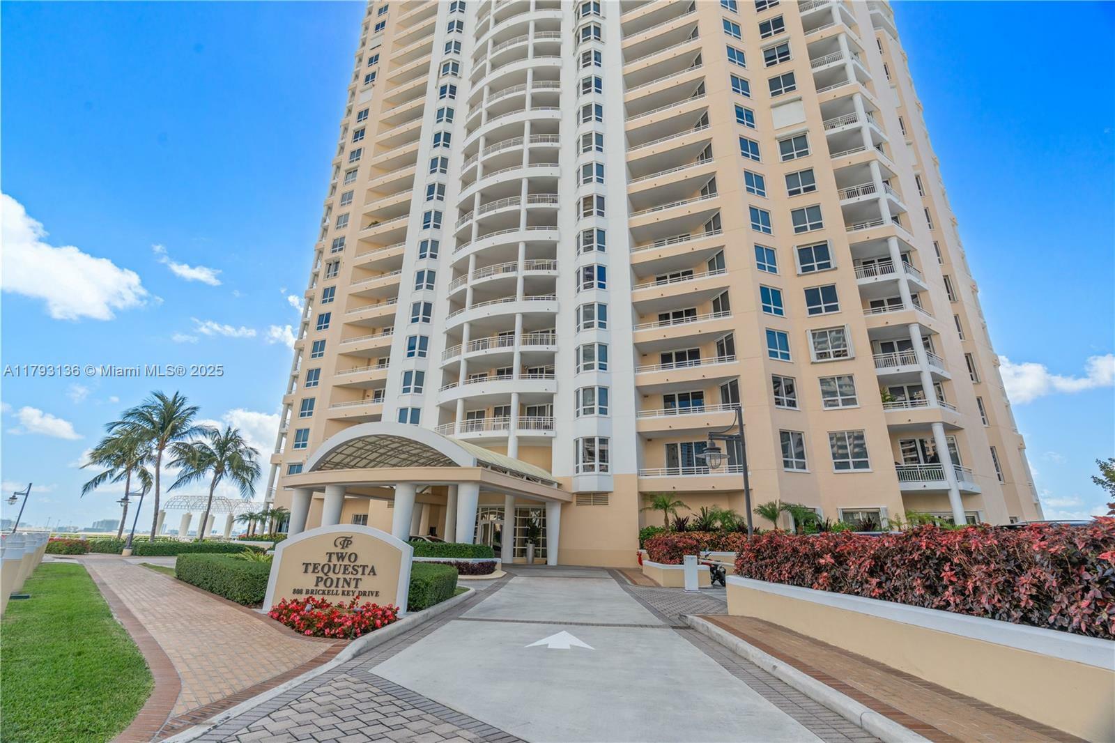 Property Photo: 808 Brickell Key Dr 707 FL 33131