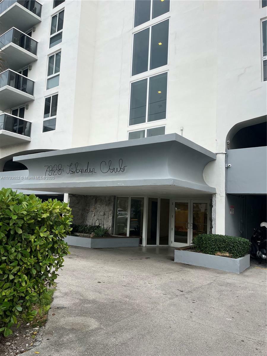 Property Photo: 7928 West Dr 603 FL 33141