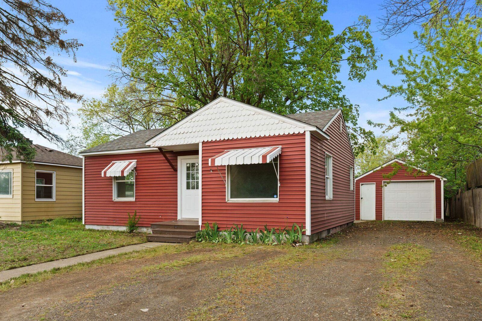 Property Photo: 2707 E South Crescent Ave WA 99207