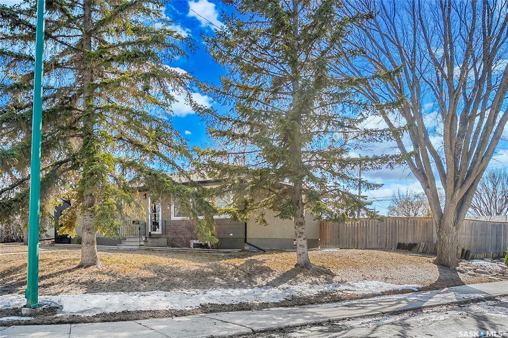 Property Photo: 2 Young Crescent SK S7J 2C4