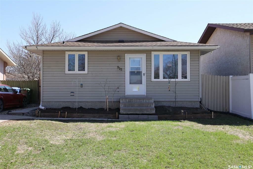 Property Photo: 915 Dorothy Street SK S4X 1E2