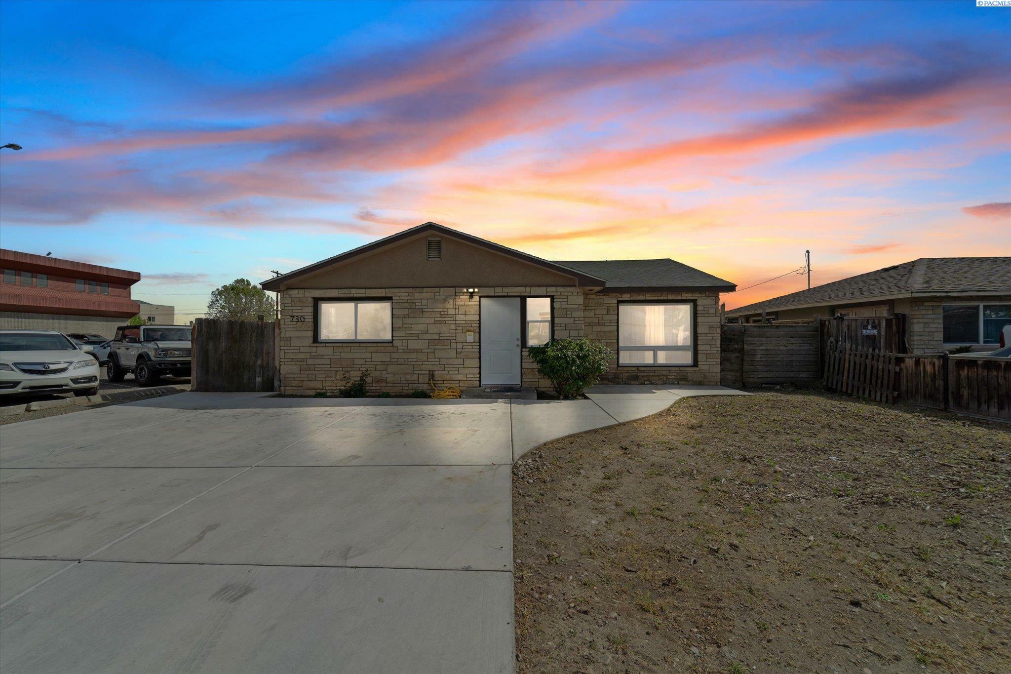 Property Photo: 730 W Court St WA 99301