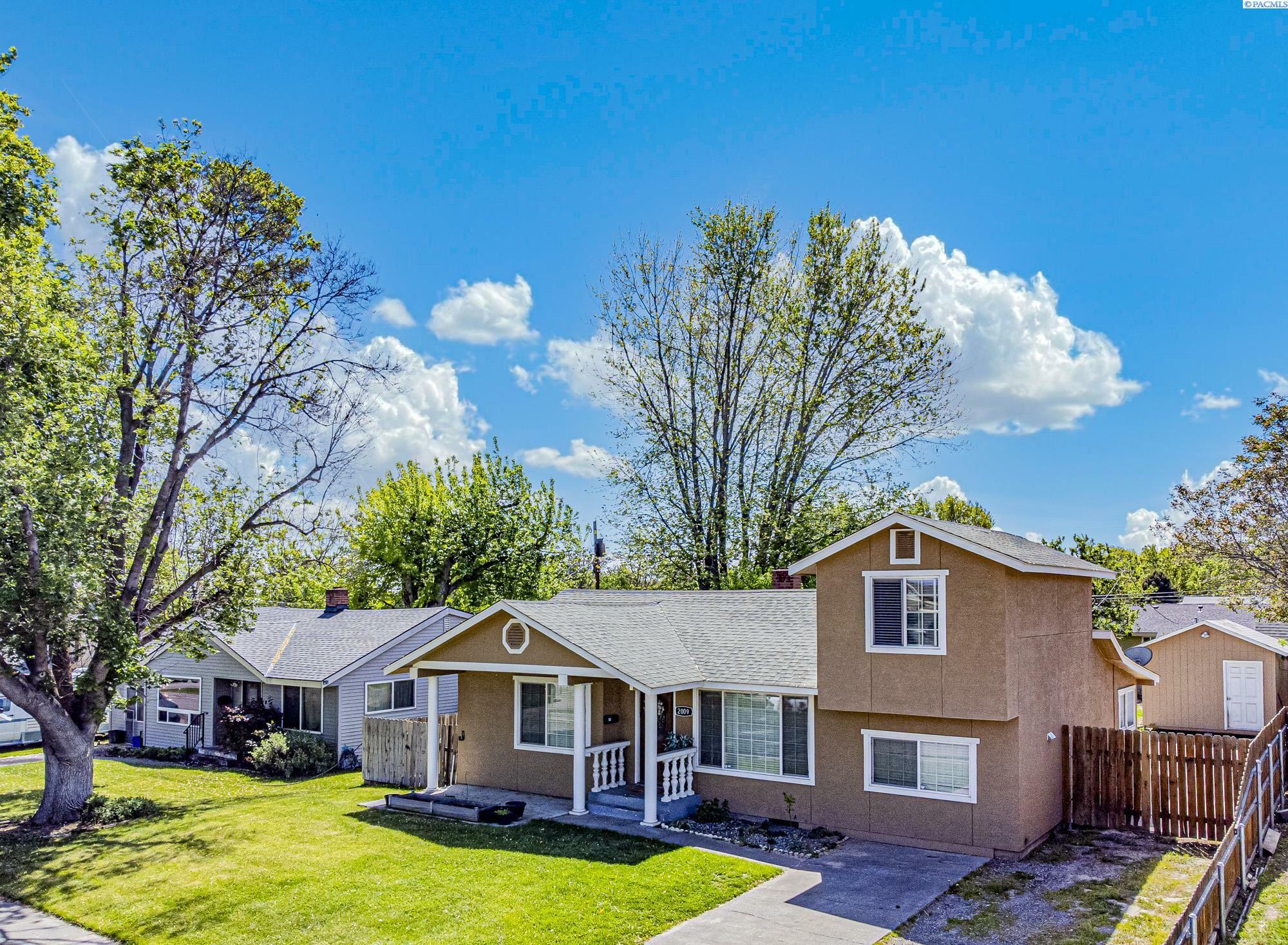 Property Photo: 2009 W 3rd Ave WA 99336