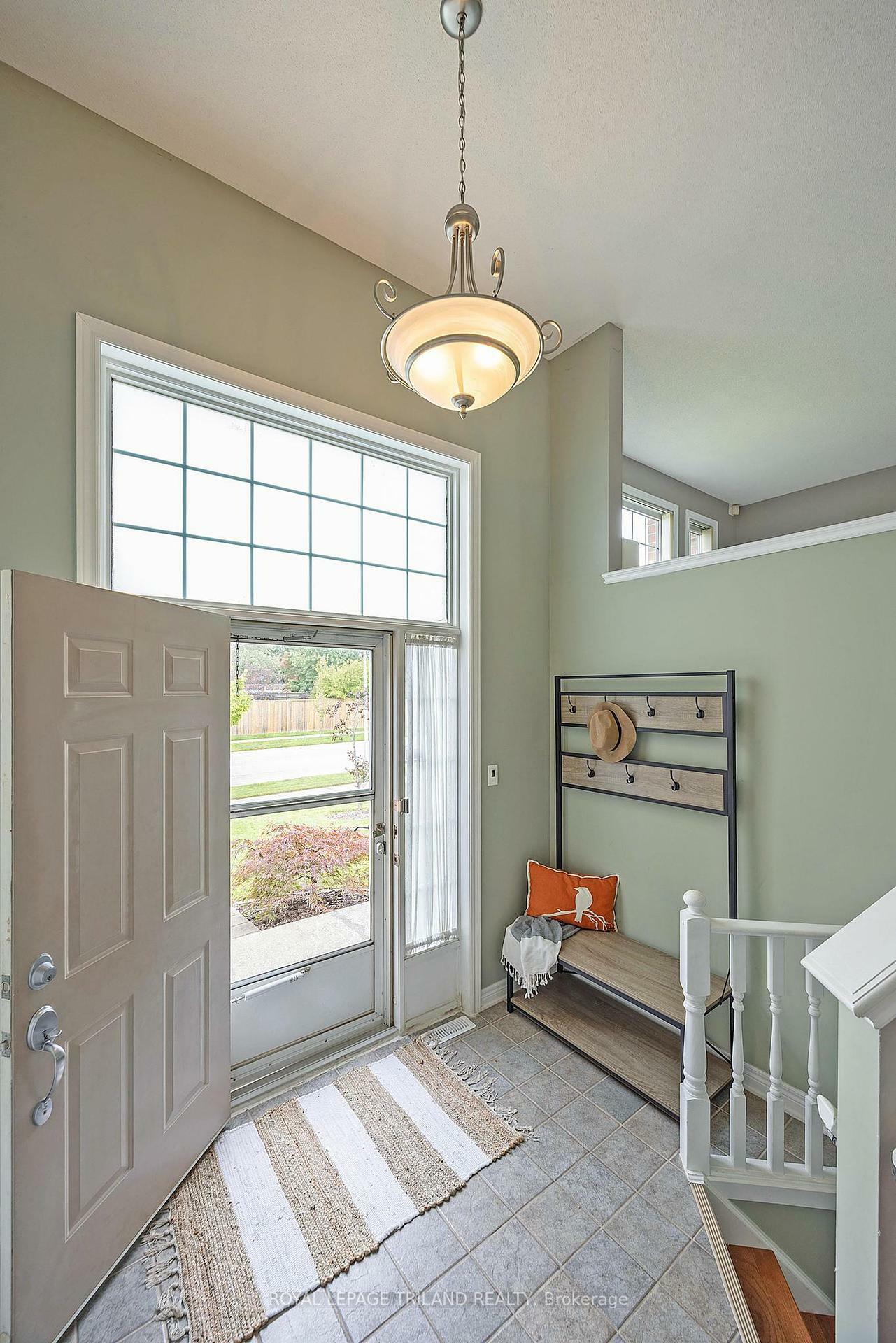 Property Photo: 253 McGarrell Drive ON N6G 5E8