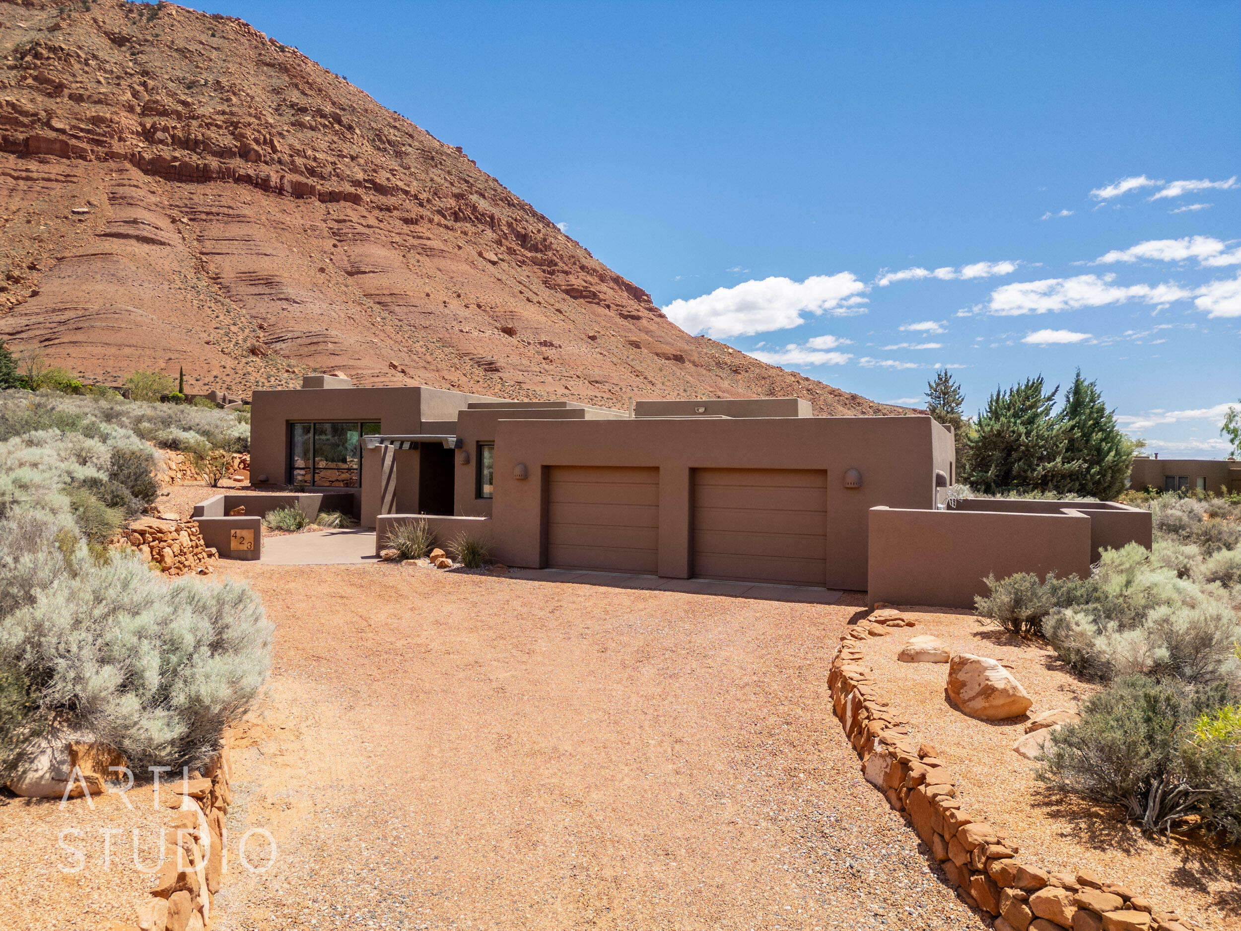 Property Photo: 423 W Taman Ct UT 84738