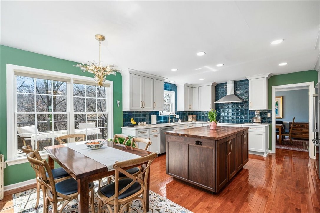 Property Photo: 1622 King James Dr PA 15237