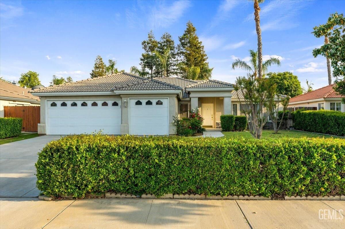 Property Photo:  10601 Mersham Hill Drive  CA 93311 