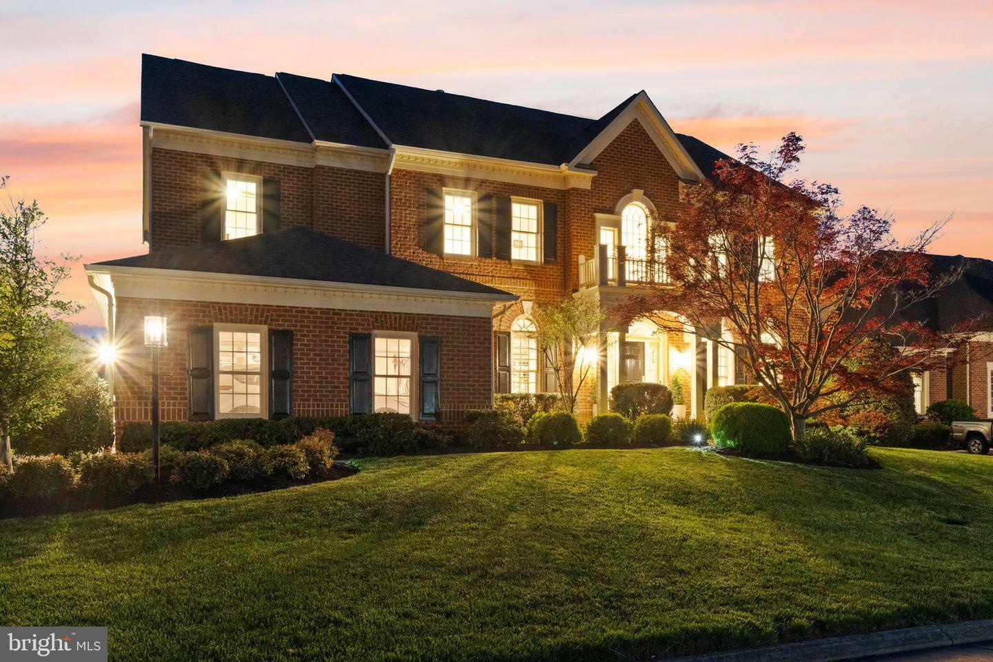 Property Photo: 15698 Spyglass Hill Loop VA 20155