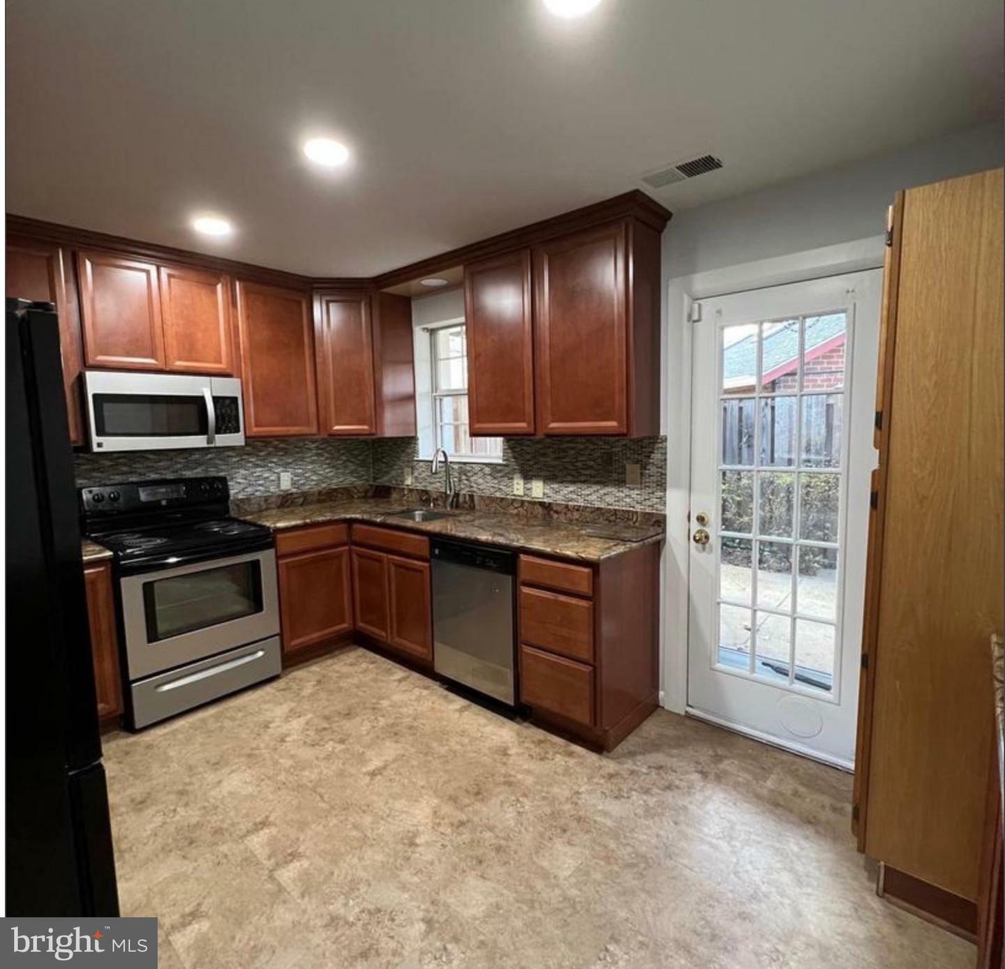 Property Photo: 2663 S Walter Reed Drive A VA 22206