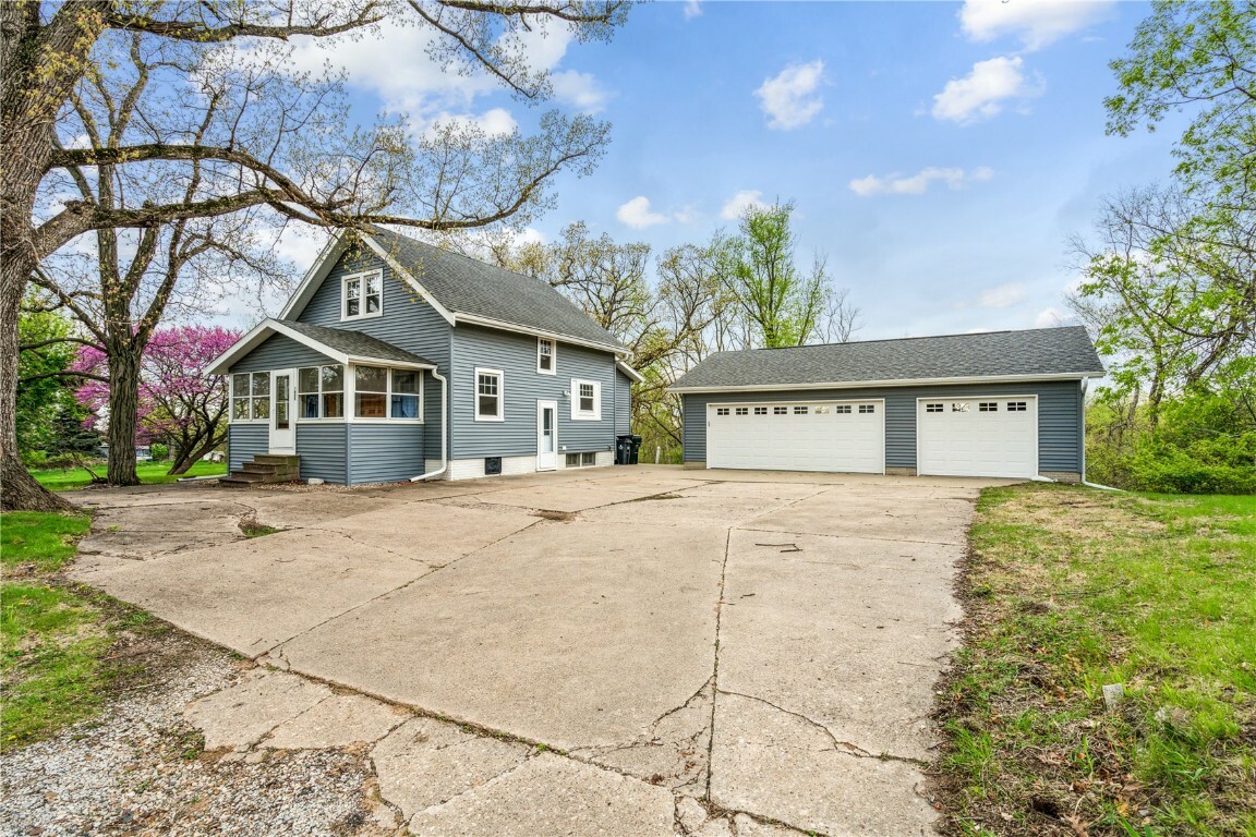 1635 31st St SE  Cedar Rapids IA 52403 photo