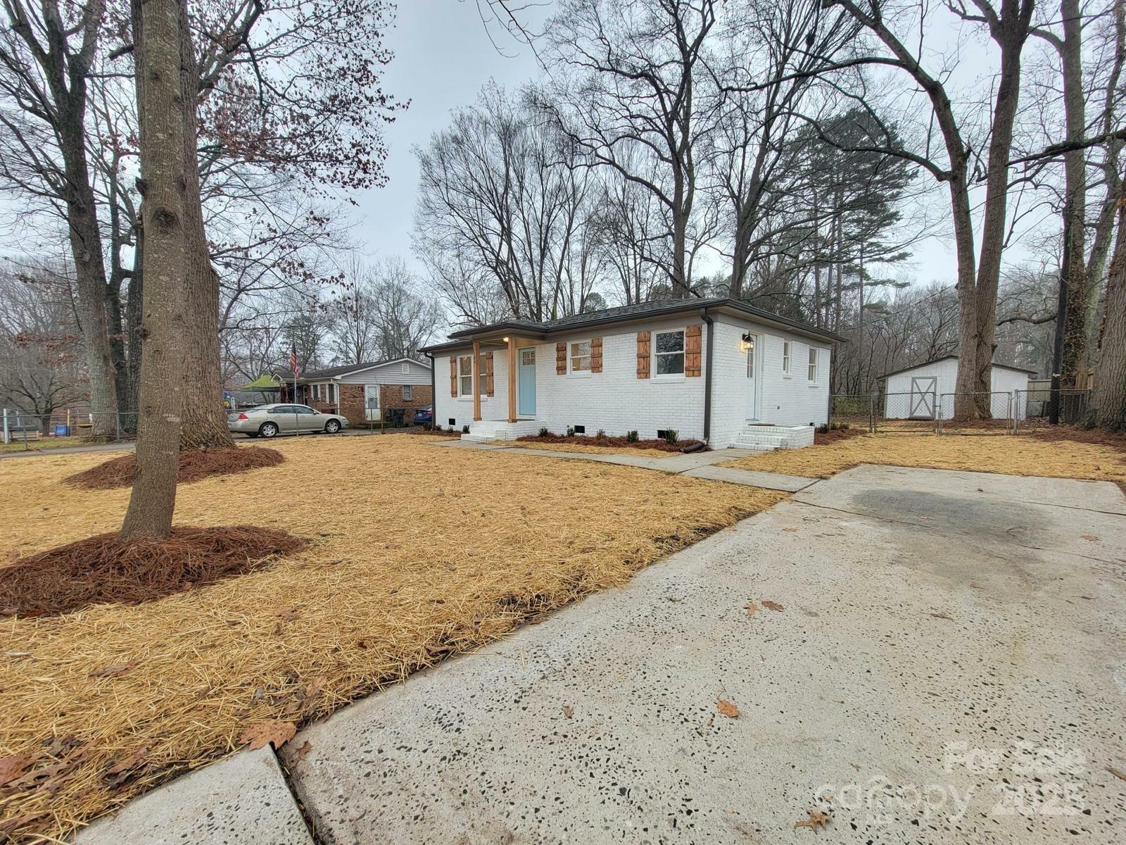 Property Photo: 106 Greentree Drive NC 28120