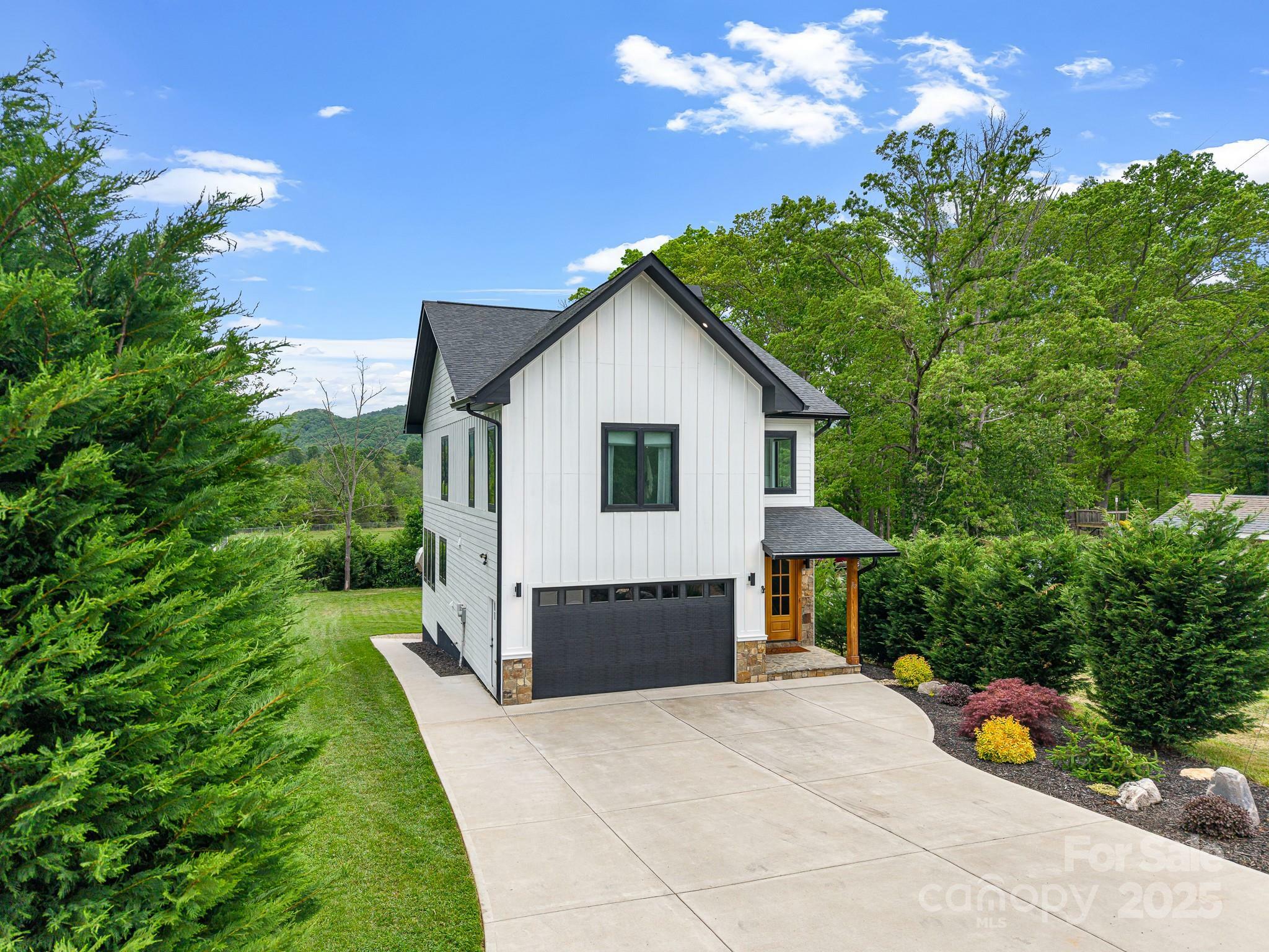 Property Photo: 32 Taylor Mountain Road NC 28715