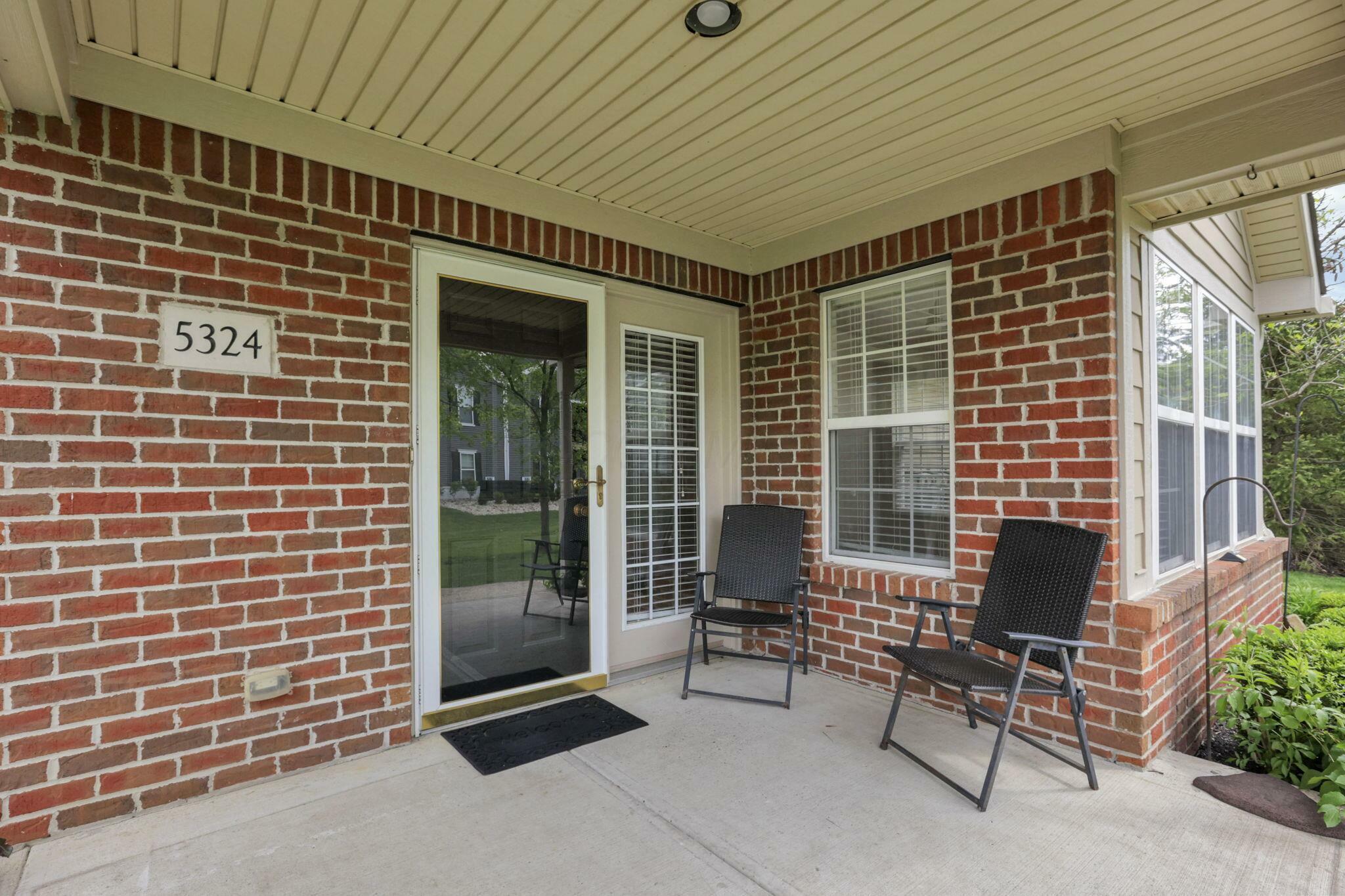 Property Photo: 5324 Nottinghamshire Lane OH 43081
