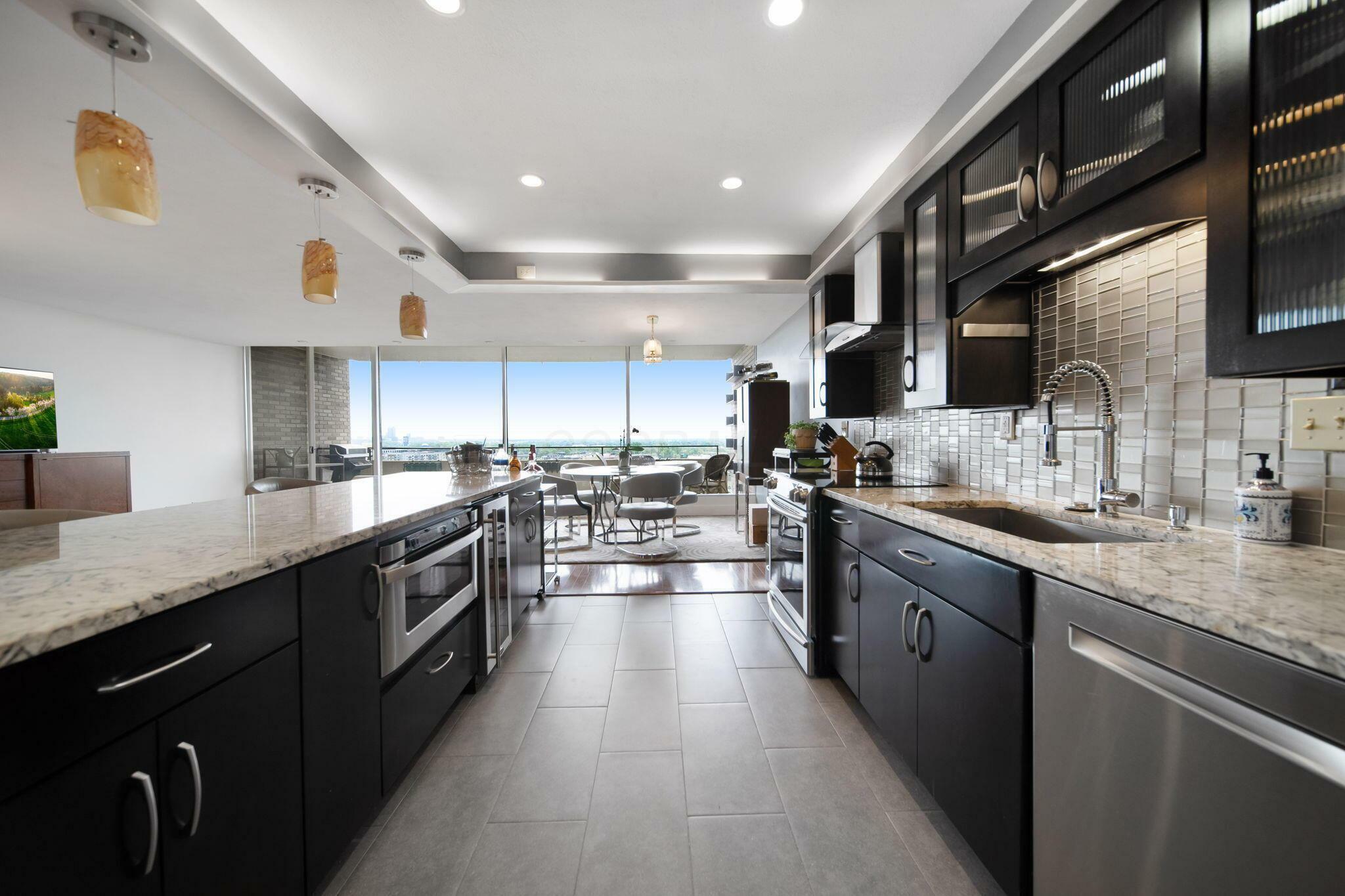 Property Photo: 1000 Urlin Avenue OH 43212