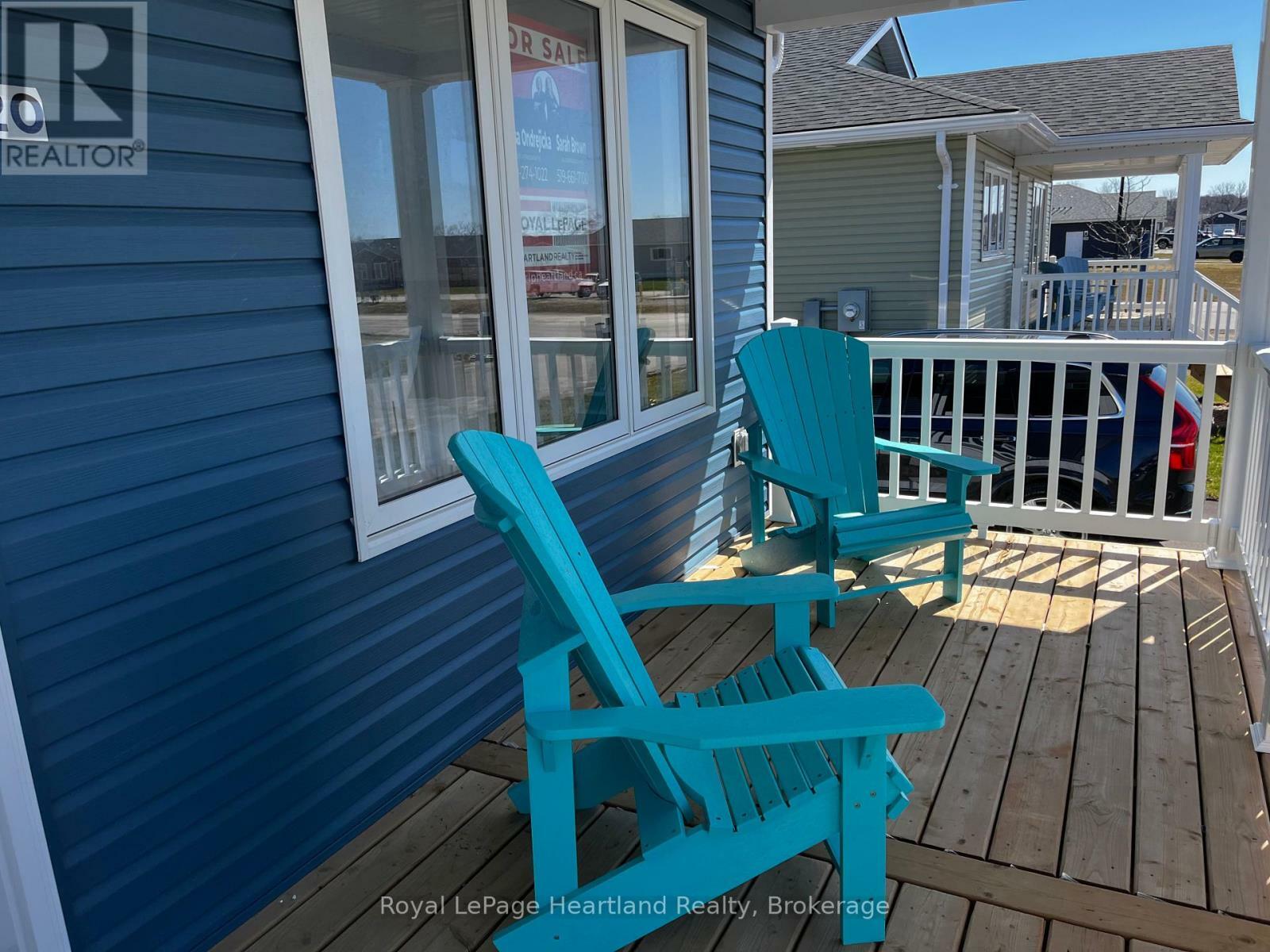 Property Photo: 20 Bluffs View Boulevard ON N7A 0C6