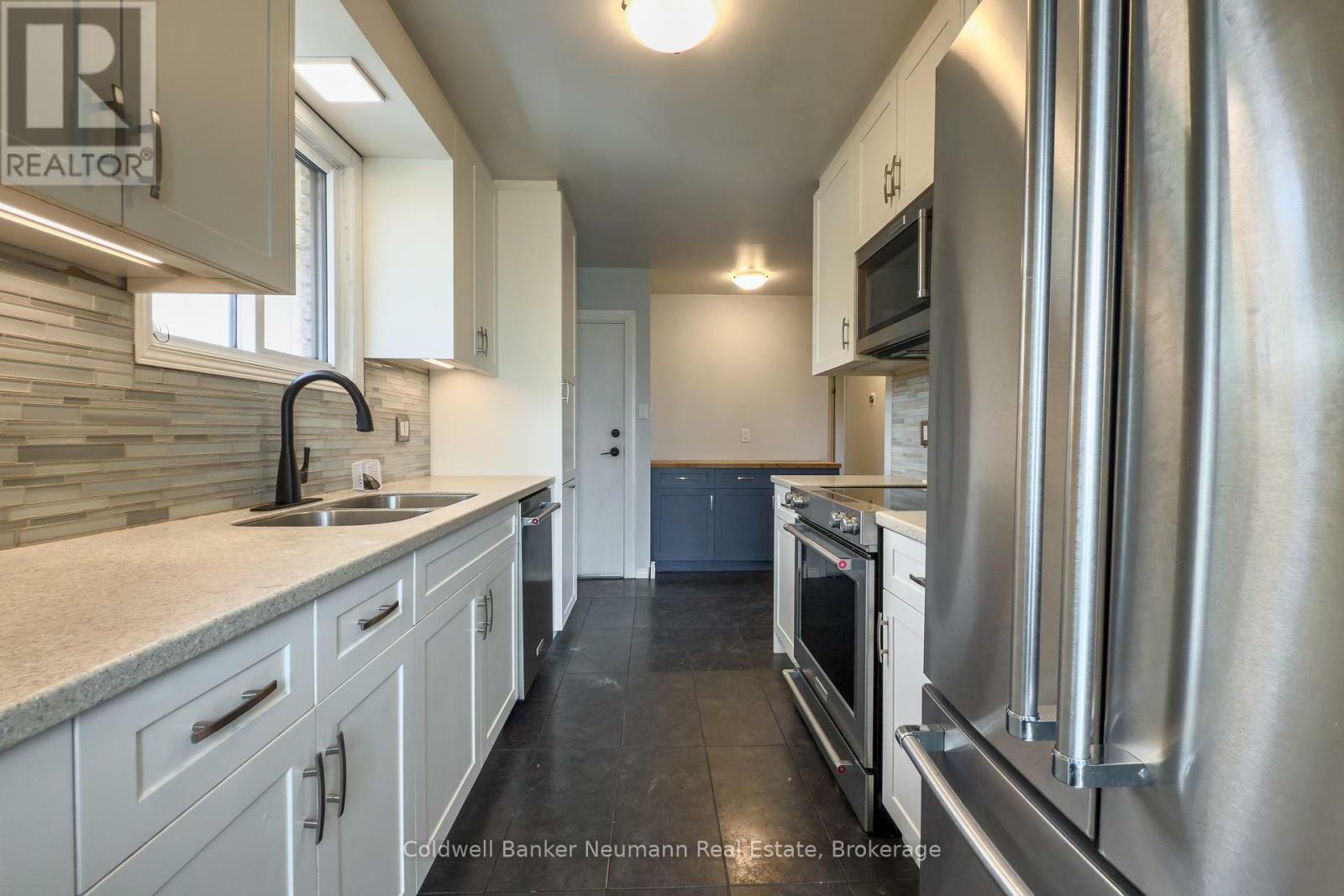 Property Photo: 37 Dunhill Crescent ON N1H 7Z7