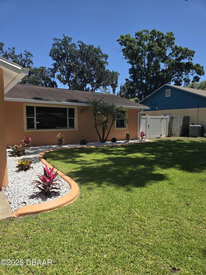 Property Photo:  1013 Indian Oaks E  FL 32117 