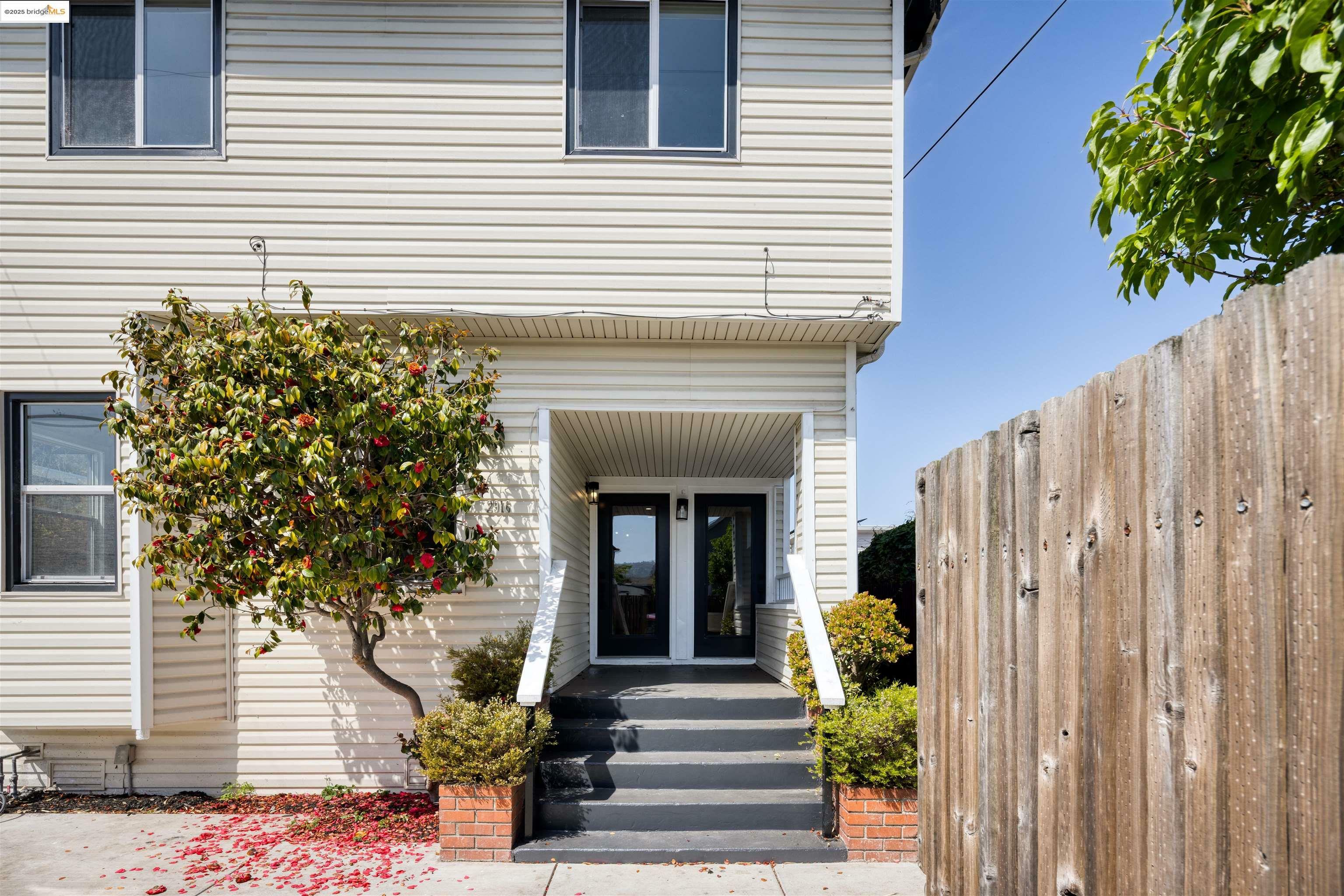 Property Photo: 2914 Stanton St CA 94702
