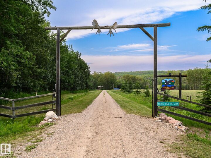 Photo de la propriété:  58227 Rng Rd 70 A  AB T0A 0G1 