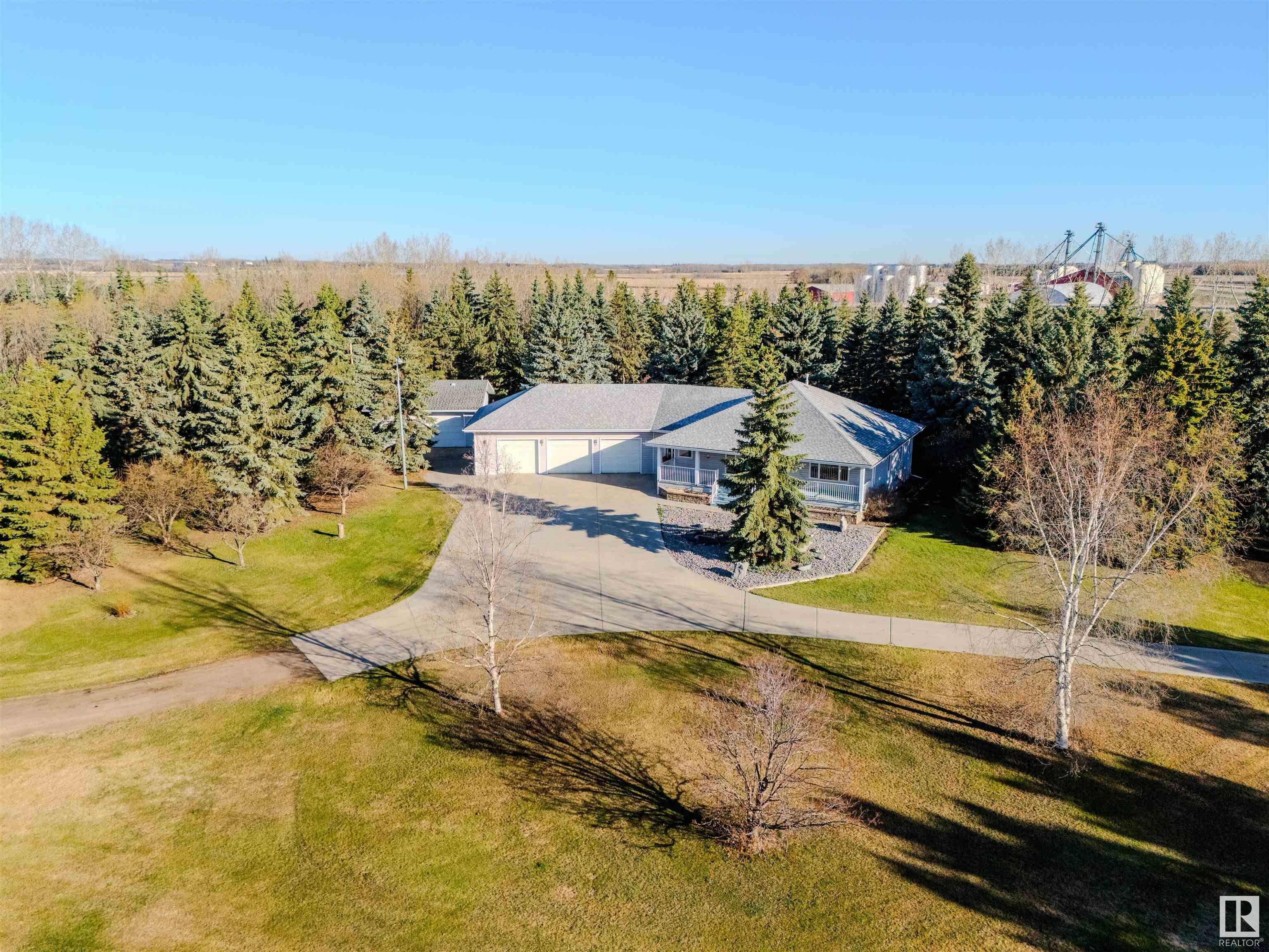 Property Photo: 25415 Hwy 37 29 AB T8T 0C6
