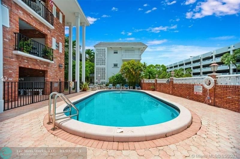Property Photo: 2500 NE 9th St 105 FL 33304