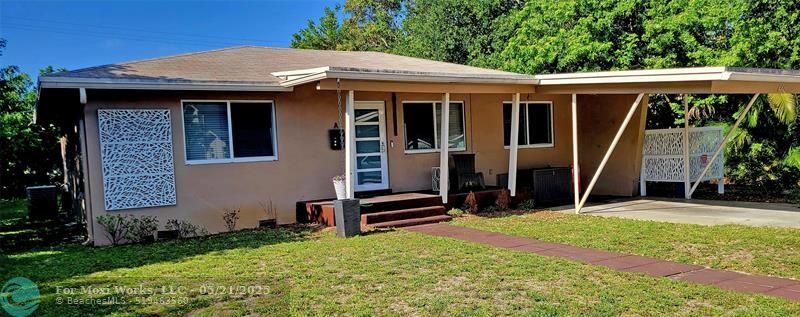 Property Photo: 660 NE 35th St FL 33334