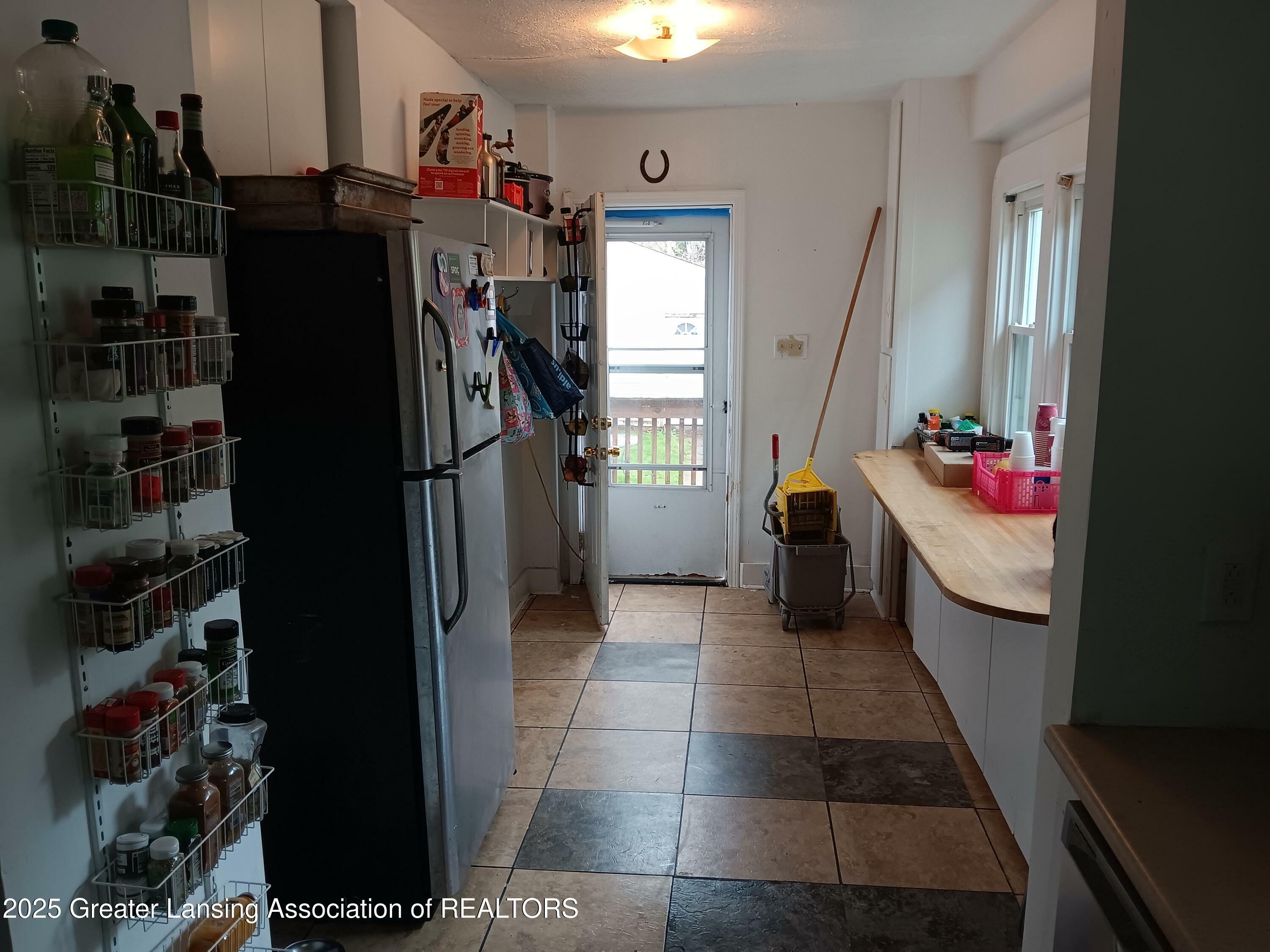 Property Photo: 426 S Fairview Avenue MI 48912