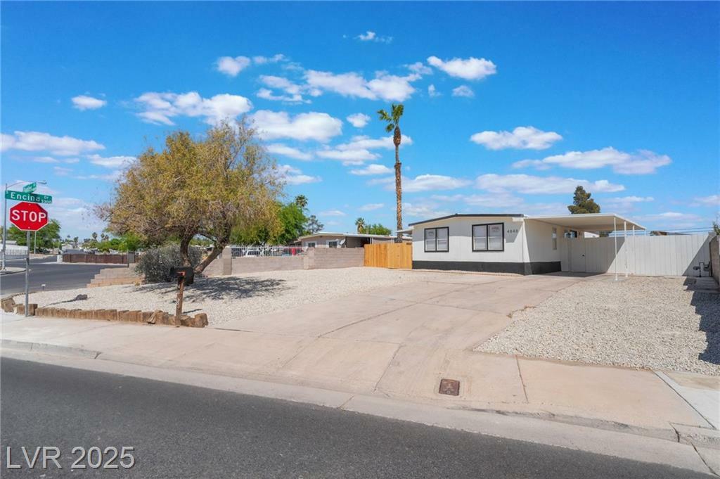 Property Photo: 4848 Fuentes Circle NV 89121