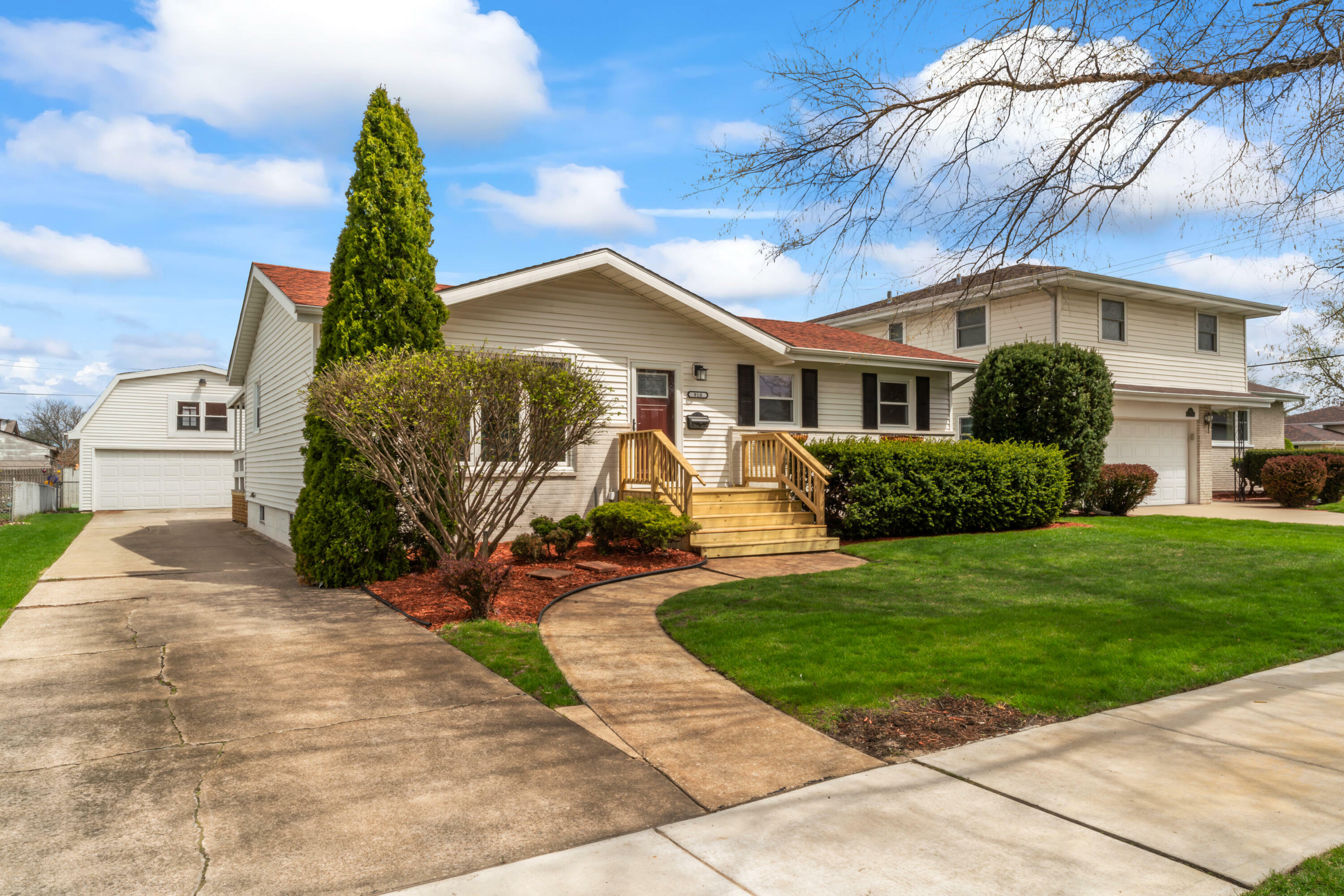 Property Photo: 910 W Pine Place IN 46319