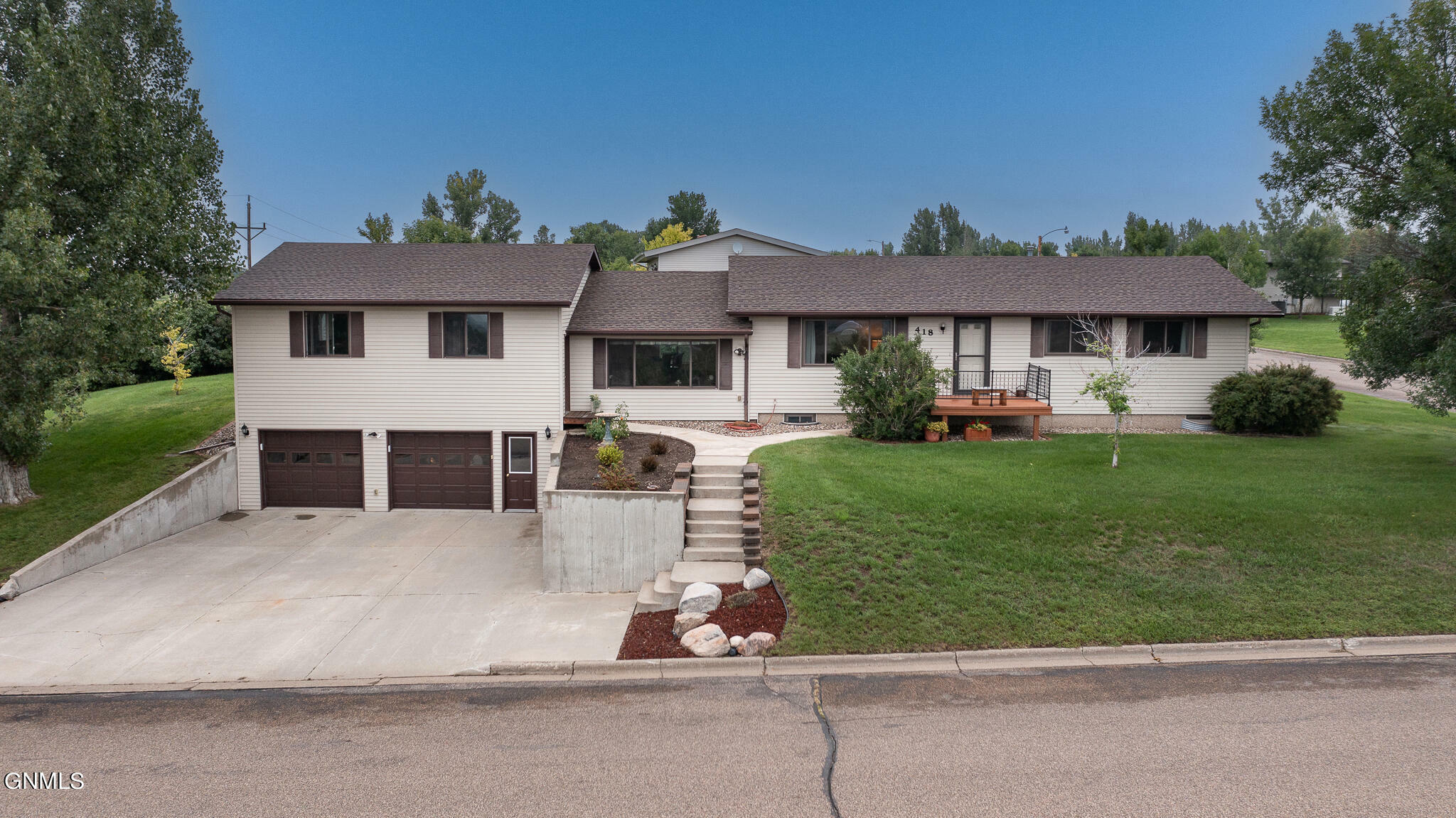 Property Photo: 418 16th Street NE ND 58523