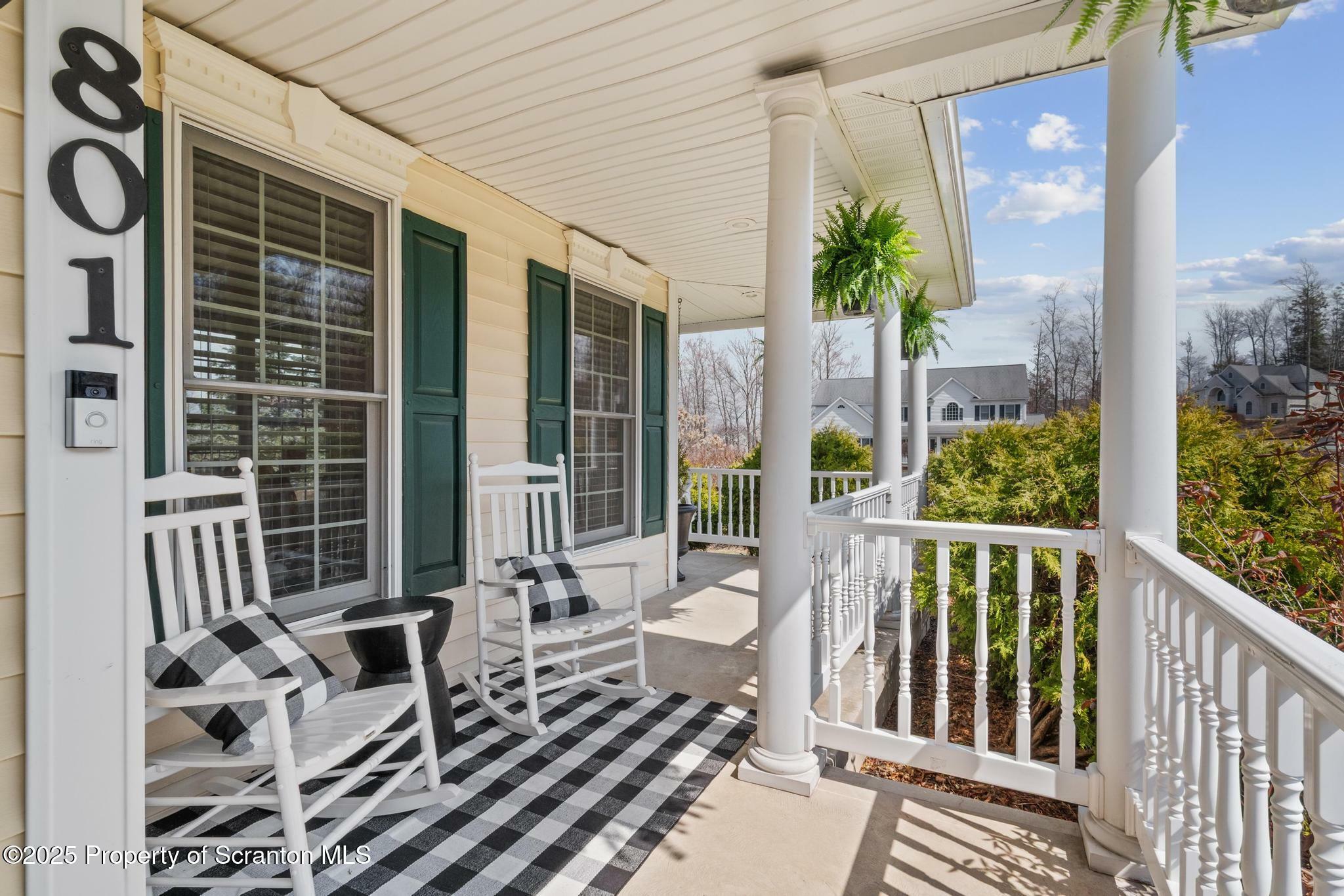 Property Photo:  801 Parkview Road  PA 18444 