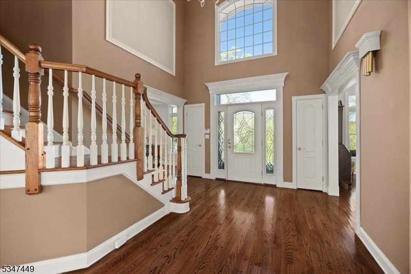 Property Photo:  6 Strawberry Ln  NJ 07059 
