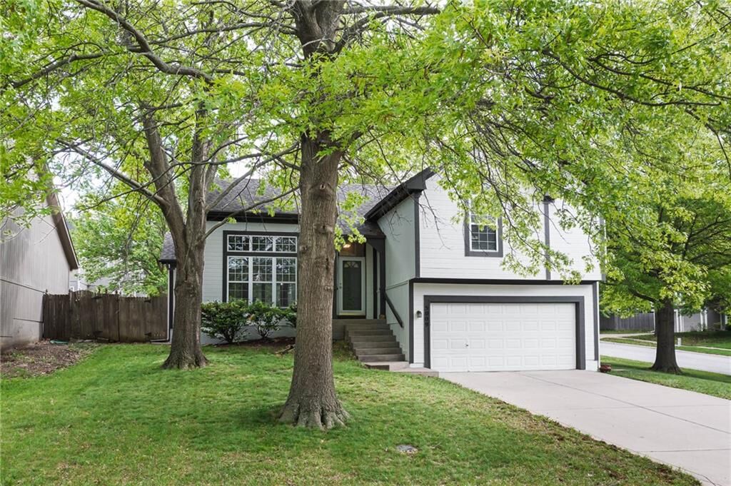 Property Photo:  5009 Payne Street  KS 66226 