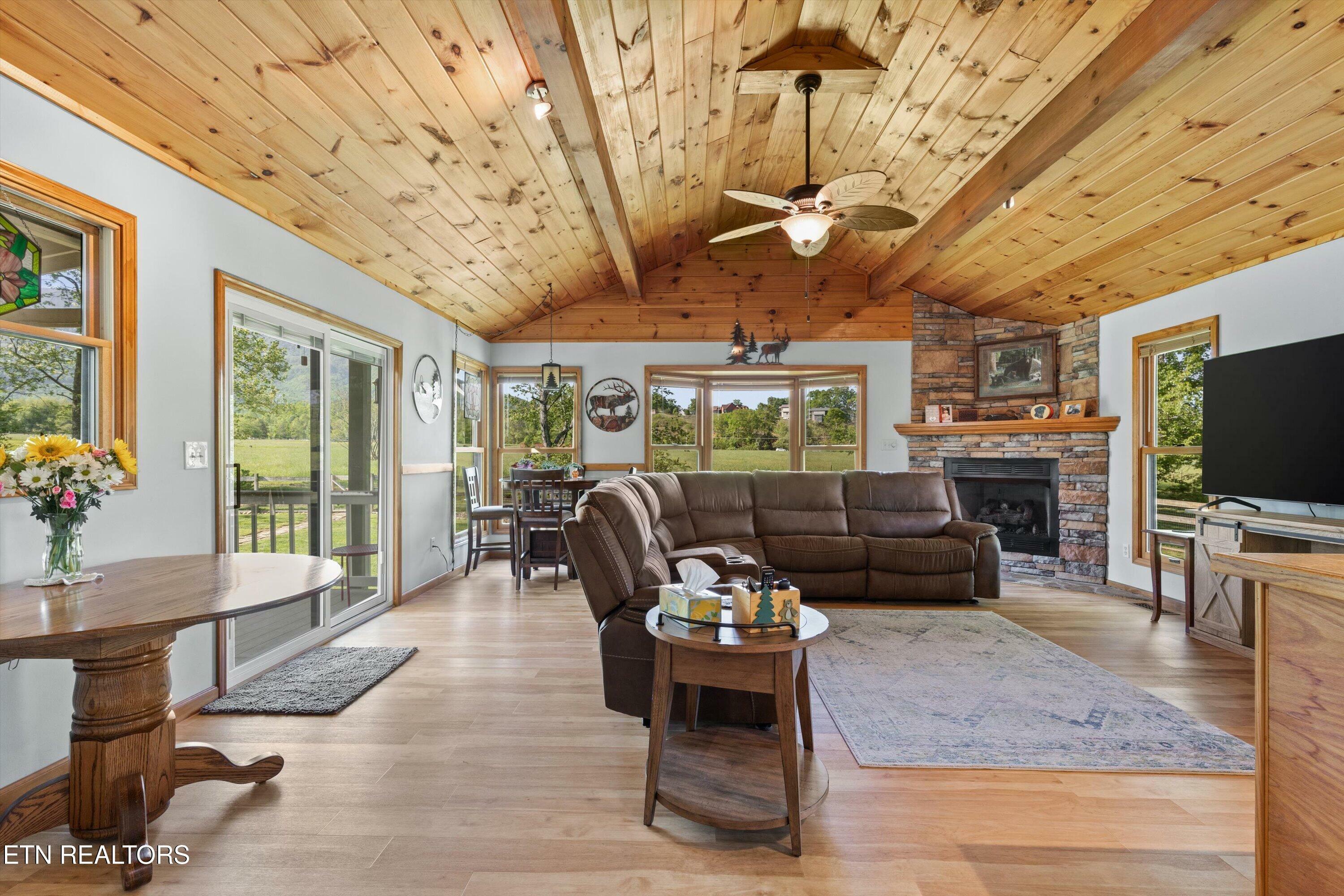 Property Photo: 2229 Meadowbrook Lane TN 37862