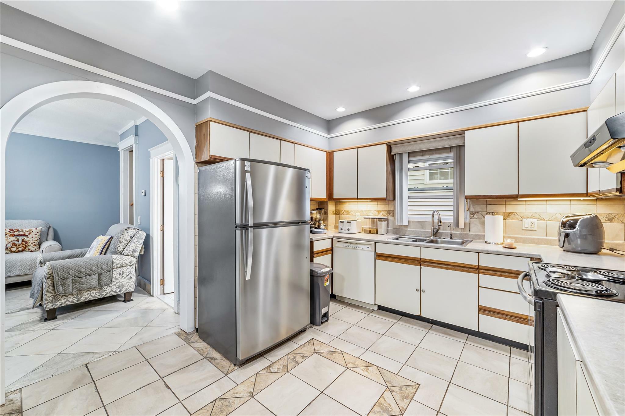 Property Photo: 2201 Palmer Avenue NY 10475