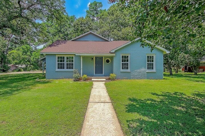 Property Photo: 328 Sunset Blvd TX 75904