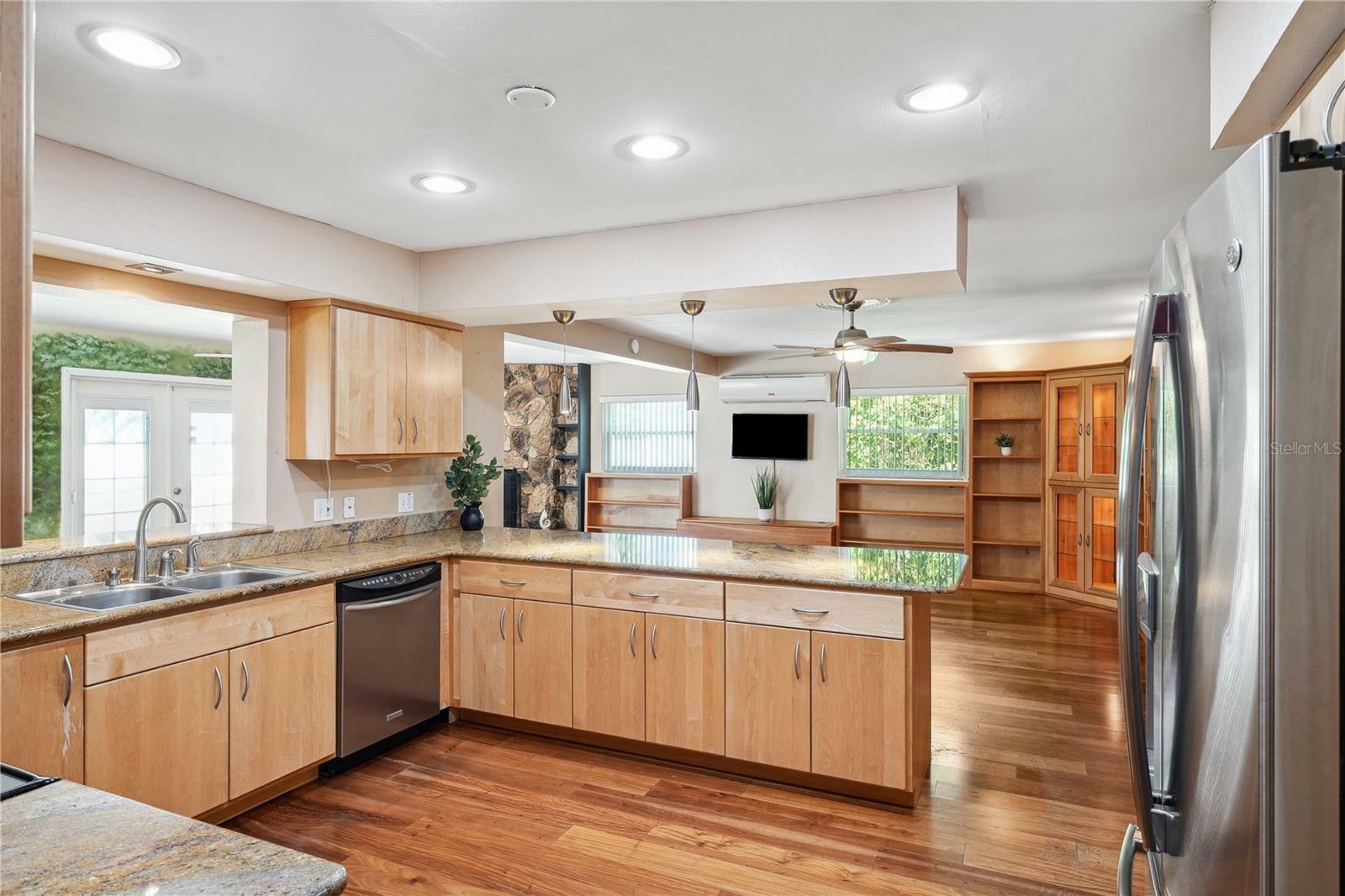 Property Photo: 505 S Larry Circle FL 33511