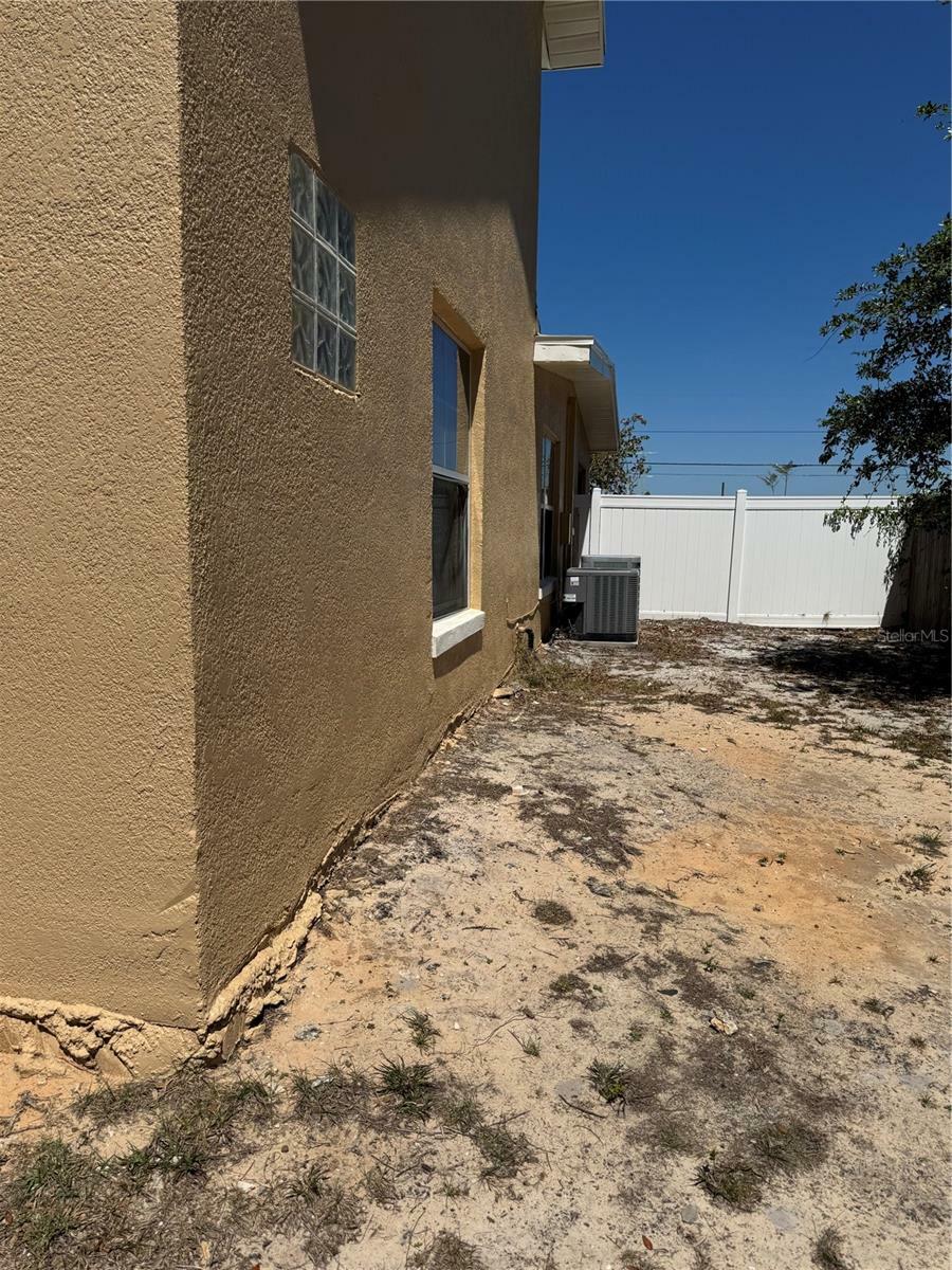 Property Photo: 8 E Summit Street FL 32712