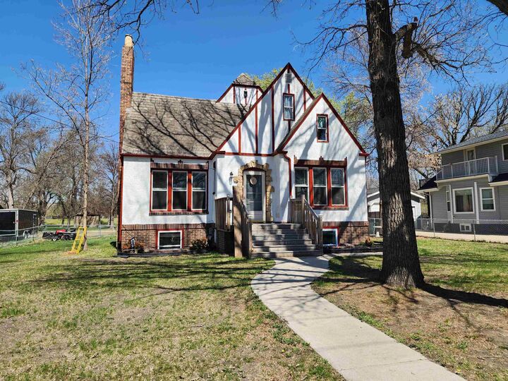 916 4th Ave NW  Minot ND 58703 photo