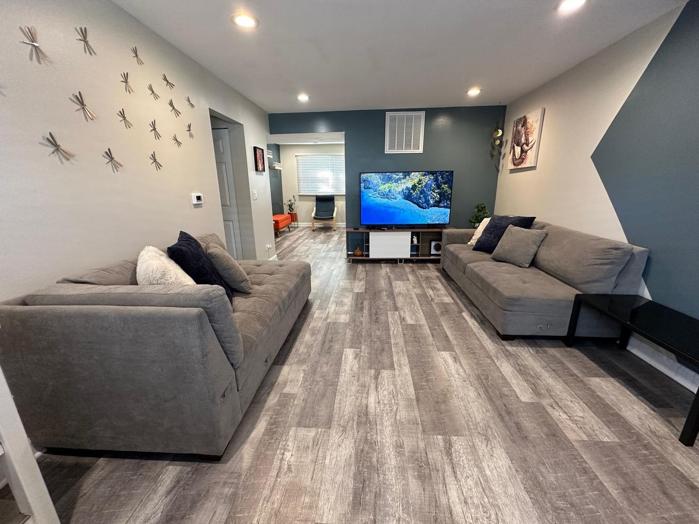 Property Photo: 1926 W Pratt Boulevard 3A IL 60626